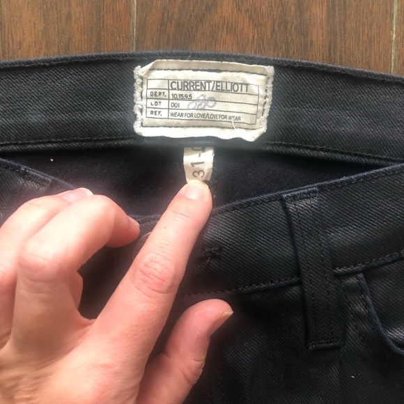 Current Elliott black coated denim - Picture 2 of 9